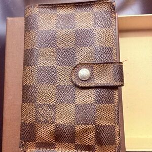 Beautiful Louis Vuitton Wallet - Preloved